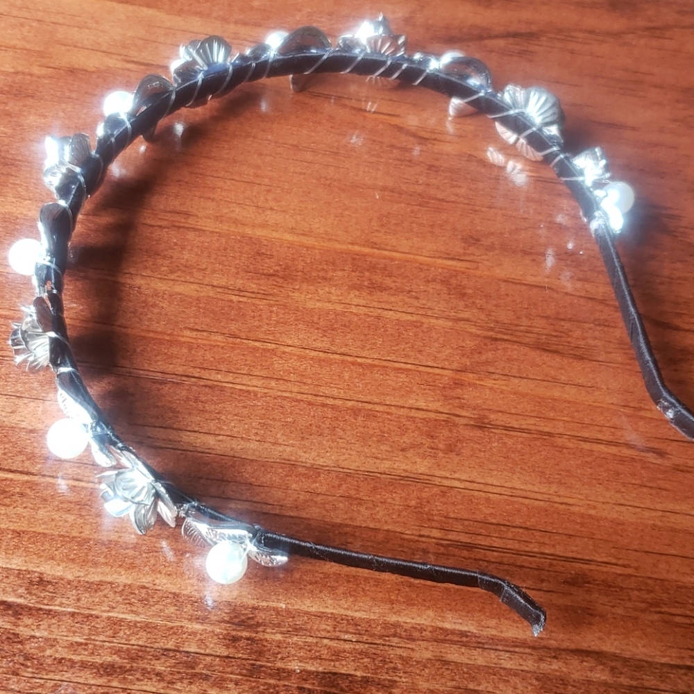 Beautiful Pearl/Floral Headband | Brand New - Picture 5 of 5
